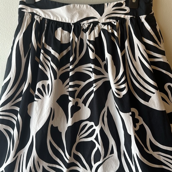 Ann Taylor Factory EUC Black and White A-Line Midi Skirt with Pockets - Picture 3 of 7